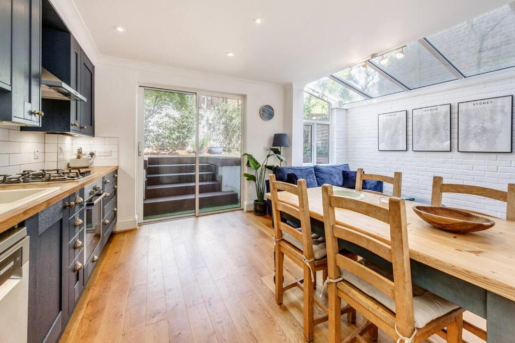 Charming Hampstead Retreat With Patio Apartman London Kültér fotó